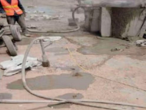 友谊水泥混凝土路面板底注浆技术 路面脱空注浆整治方案